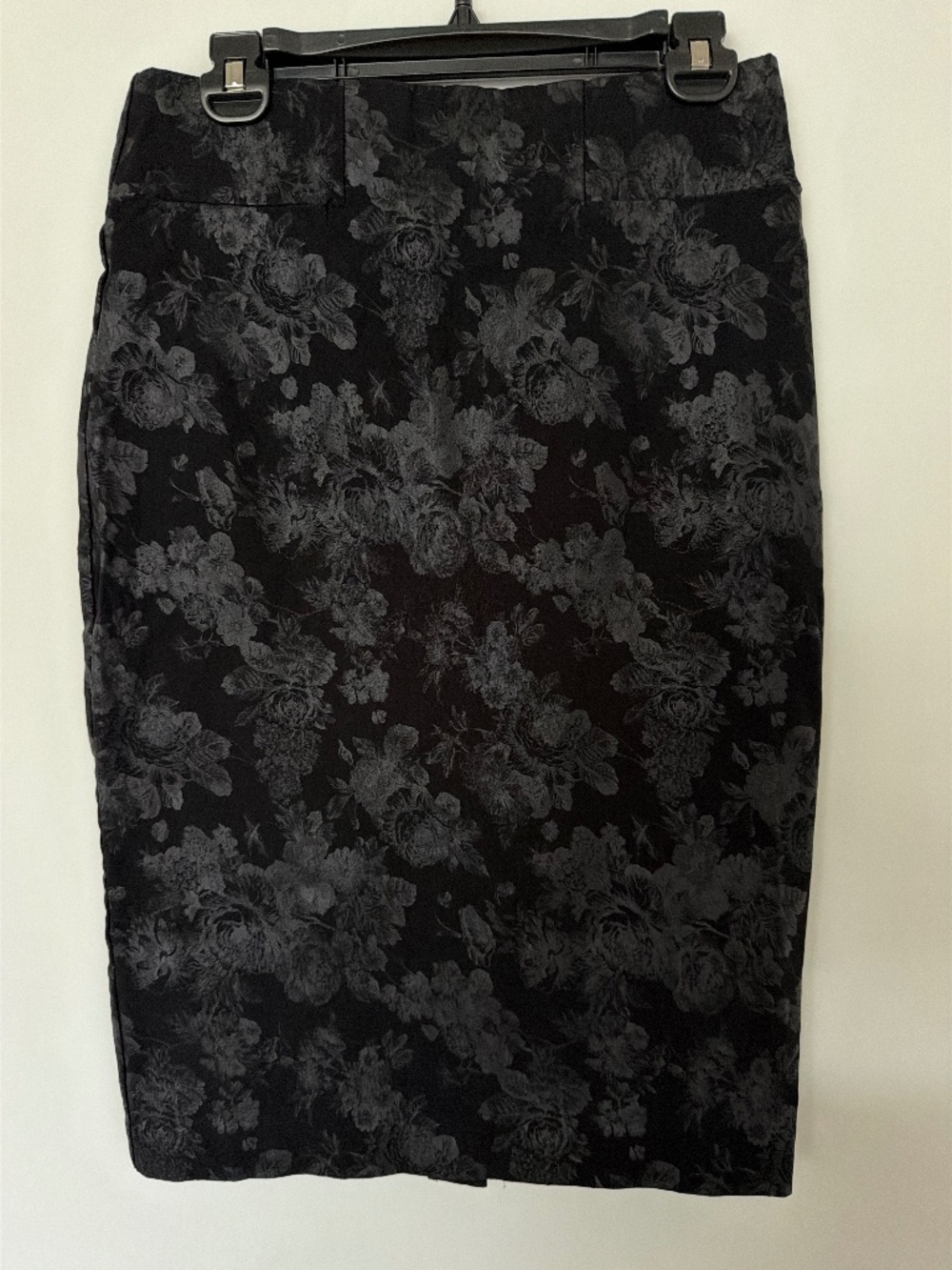 NWT New York & Company Black Gray Floral Pencil Skirt Size M